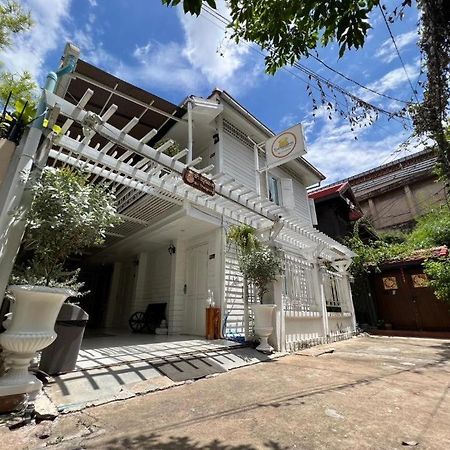 Ban Thungdang Housetel Bangkok Banguecoque Exterior foto