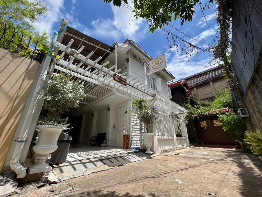 Ban Thungdang Housetel Bangkok Banguecoque Exterior foto