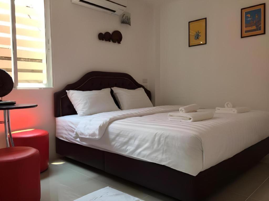 Ban Thungdang Housetel Bangkok Banguecoque Exterior foto