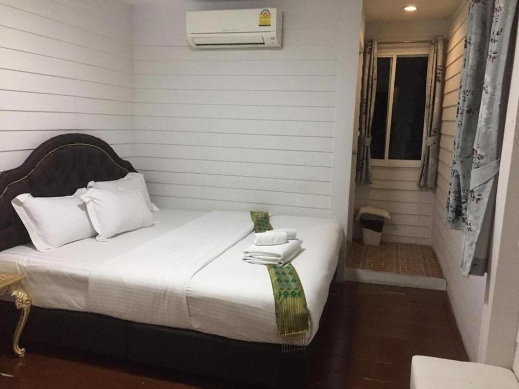 Ban Thungdang Housetel Bangkok Banguecoque Exterior foto