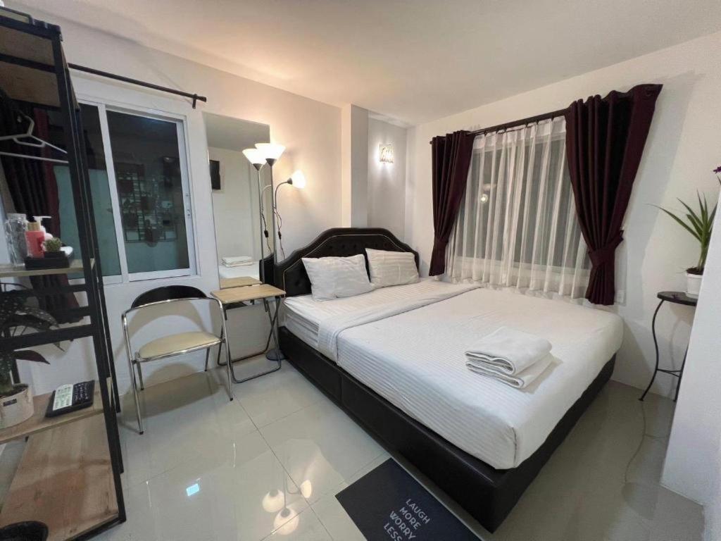 Ban Thungdang Housetel Bangkok Banguecoque Exterior foto